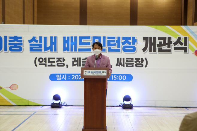 펴액시의회, 홍선의 의장  이충 실내 배드민턴장 개관식 참석