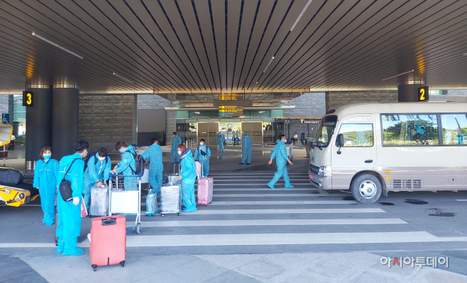 한국 기업인 4천명 베트남 추가 예외입국 시작<YONHAP NO-4345>