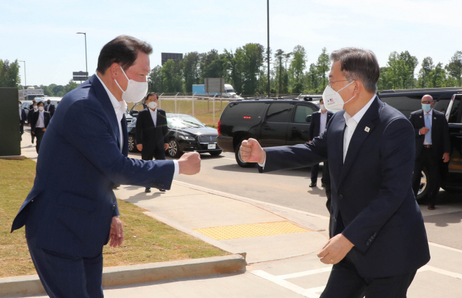 미국 SK 공장 방문한 문 대통령