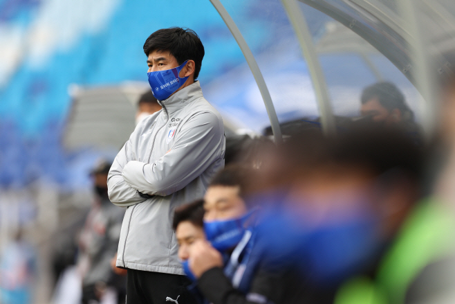 1. 수원 박건하 감독(13라운드 vs 포항)