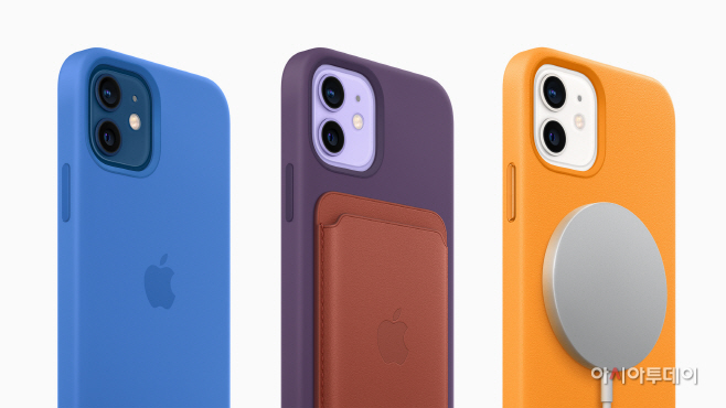 apple_iphone-12-spring21_magsafe-accessories02_04202021