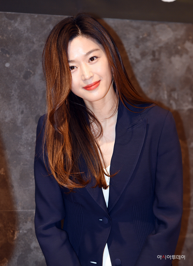 [포토]전지현, 옅은 미소만으로도...