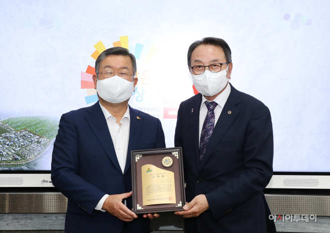 대한전몰군경유족회로부터 감사패 받아