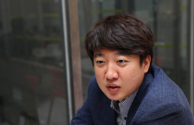 연합뉴스와 인터뷰하는 이준석<YONHAP NO-0169>