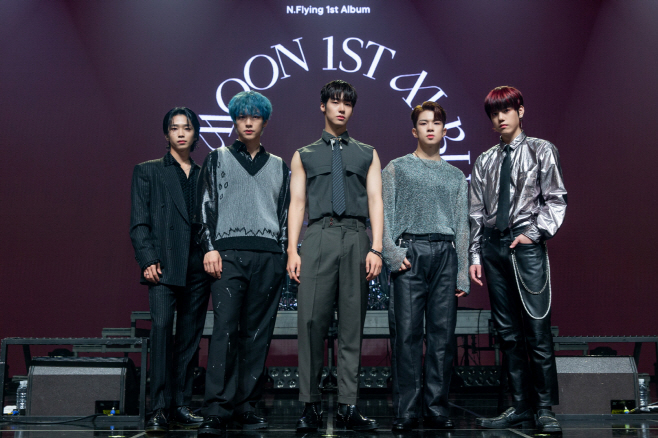 FNC_엔플라잉_단체 (2)