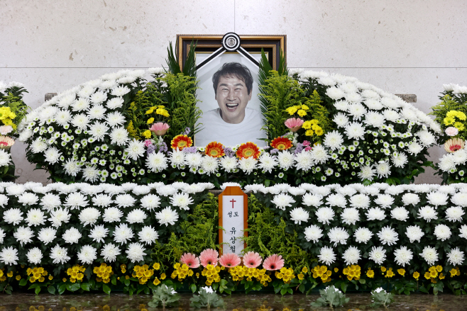 유상철 전 감독의 영정<YONHAP NO-5304>