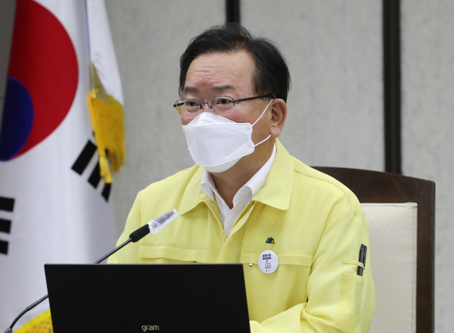 중대본 회의에서 발언하는 김부겸 총리