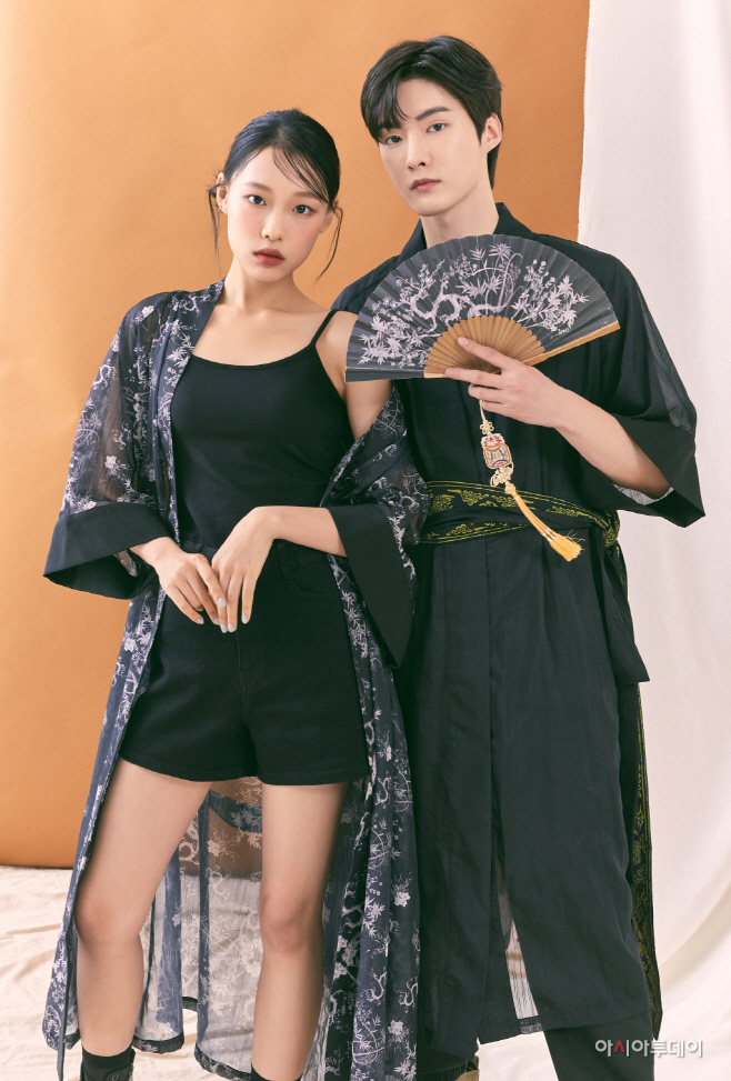 (사진자료) 스파오X리슬 생활 한복 모델컷(로브)(1)