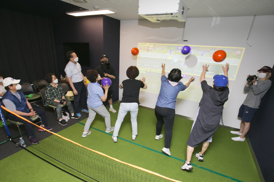 [KT사진자료] 시니어 메타버스 치매예방 활동 (1)