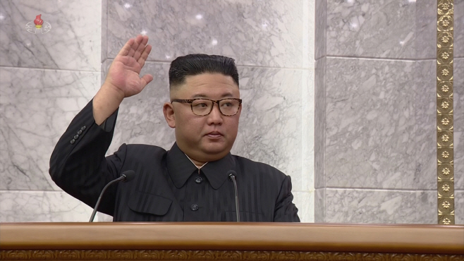 북한 노동당 전원회의서 거수하는 김정은