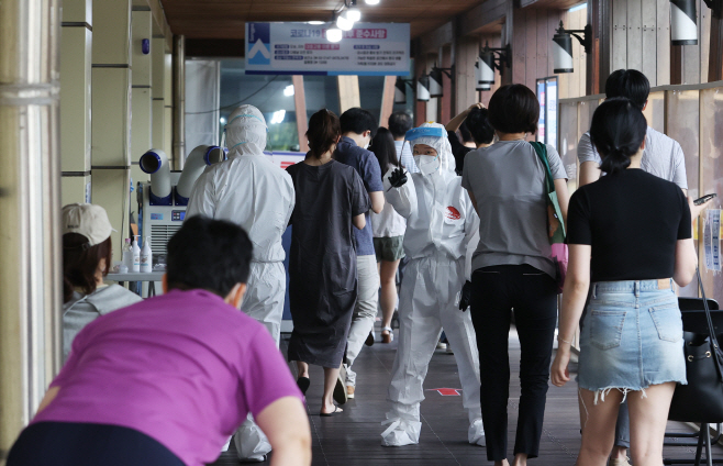 코로나19 신규확진 610명<YONHAP NO-2538>