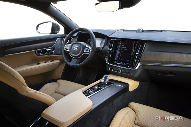 사진자료_볼보자동차 신형 S90 B6 AWD 인스크립션 인테리어 (1)