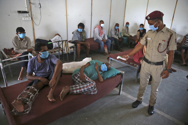 Virus Outbreak India <YONHAP NO-4536> (AP)