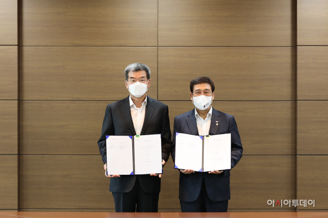 (사진1) HMM-한국조선해양