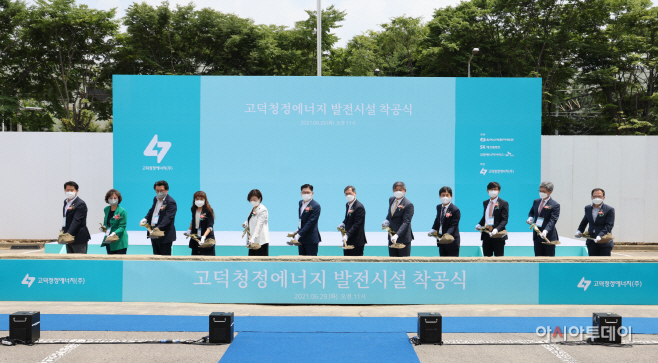 (왼쪽 다섯 번째 진선미 국회의원 부터 오른쪽으로 이정훈