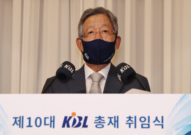 취임사 하는 김희옥 KBL 신임 총재<YONHAP NO-2766>