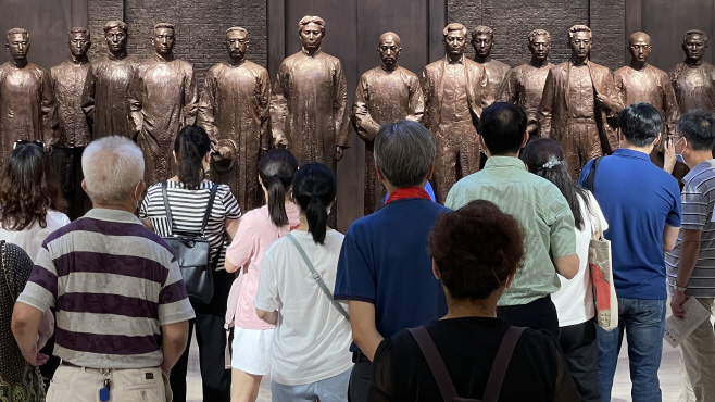 중국 공산당 창당 회의 참석자들의 동상