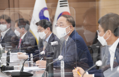 홍남기 부총리, 기획재정부 확대간부회의