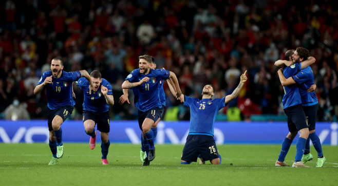 SOCCER-EURO-ITA-ESP/REPORT <REUTERS)