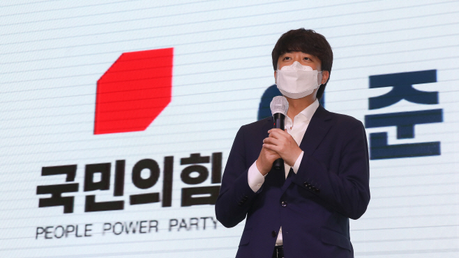 홍준표 의원 국민보고대회에서 축사하는 이준석 대표