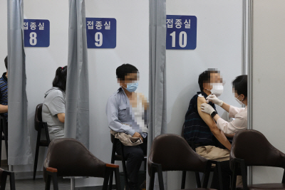 오늘도 접종 계속<YONHAP NO-2785>