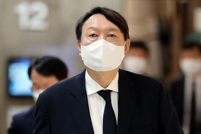 최재형 부친 조문 위해 빈소 들어서는 윤석열 전 검찰총장