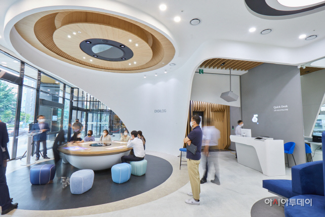 사진3)디지로그서소문_CX Zone