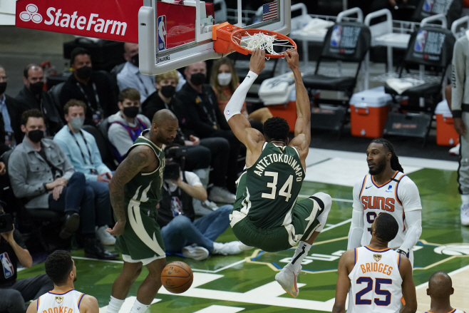 NBA Finals Suns Bucks Basketball <YONHAP NO-7466> (AP)
