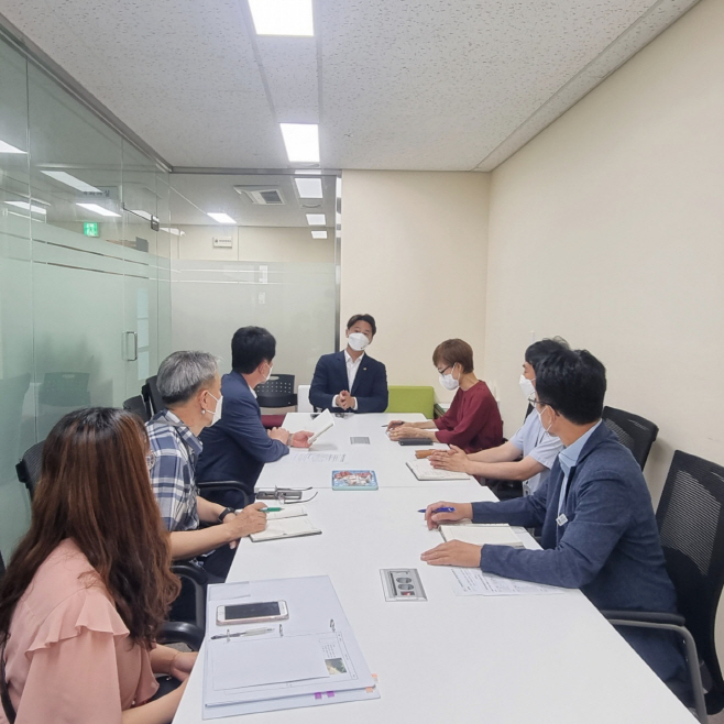 황대호 의원, 율전중학교 친환경 운동장 조성을 위한 정담회