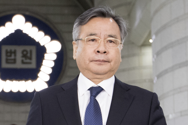국정농단 단죄한 박영수…'포르쉐 의혹'에 불명예 사퇴