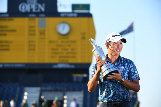 GOLF-OPEN-BRITAIN-TROPHY <YONHAP NO-0429> (AFP)