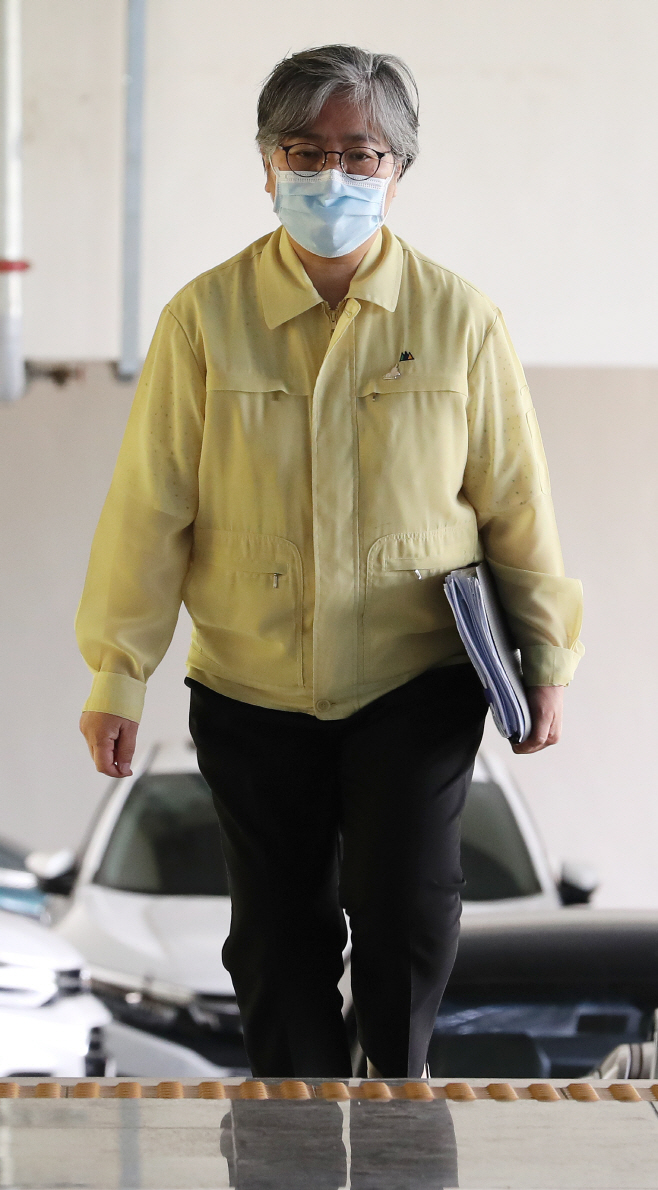 50대 예방접종 관련 긴급 브리핑 이동하는