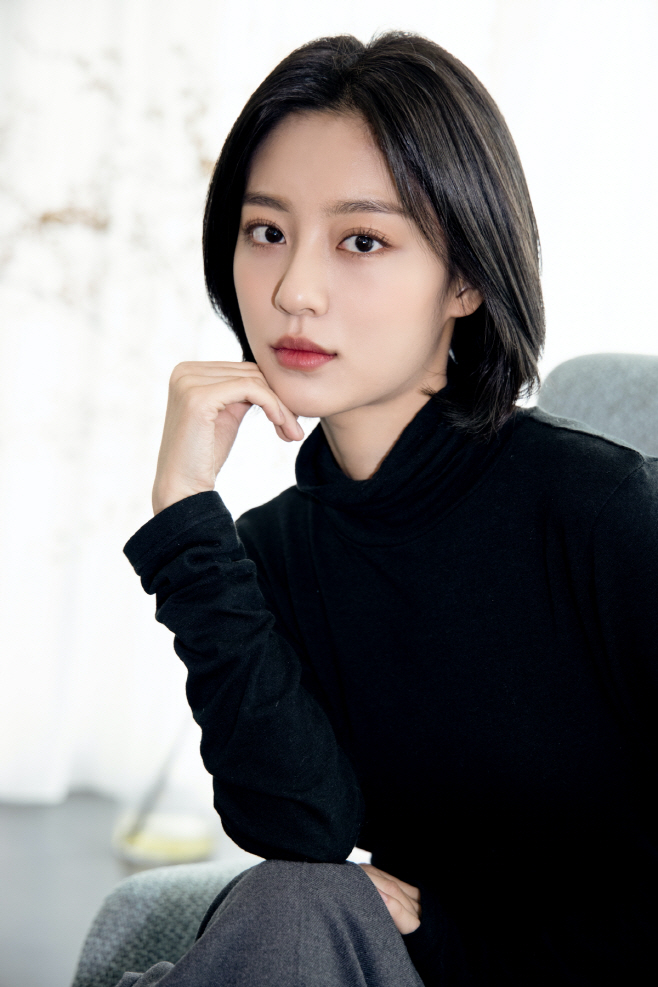 강민아