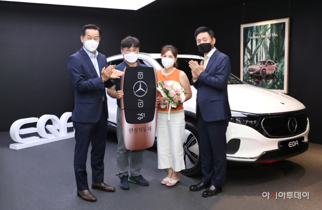 한성자동차 EQA 첫 출고자