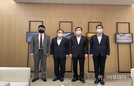 민홍철 위원장