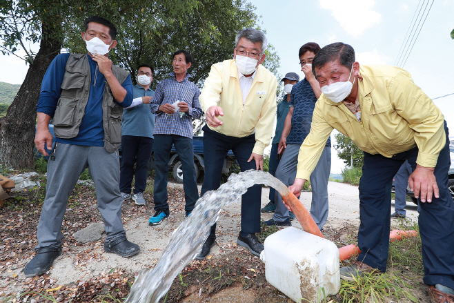 김학동 예천군수 폭염한해 우려지구 현장 점검 (3)