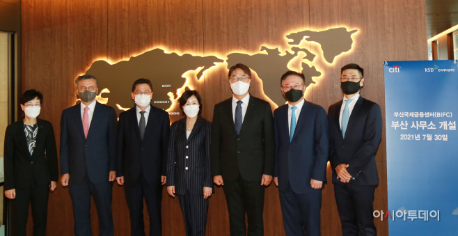 한국씨티은행 BIFC 사무소 사진2_단체