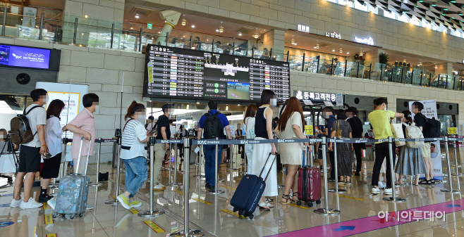 [포토] 여행객 몰린 김포공항
