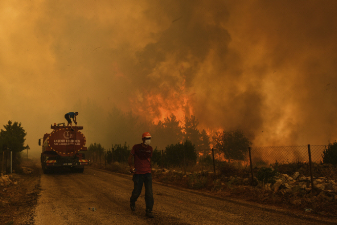 Turkey Wildfire <YONHAP NO-0009> (AP)