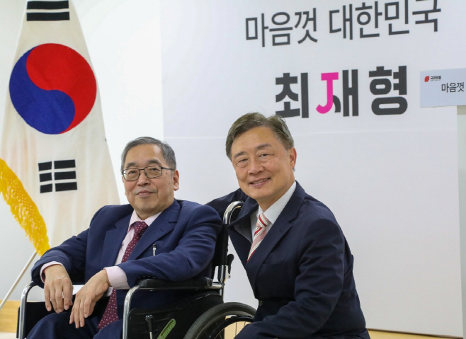 최재형 대선 예비후보 후원회장 맡은 강명훈 변호사