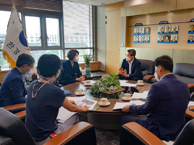 구례군수 한정애 장관