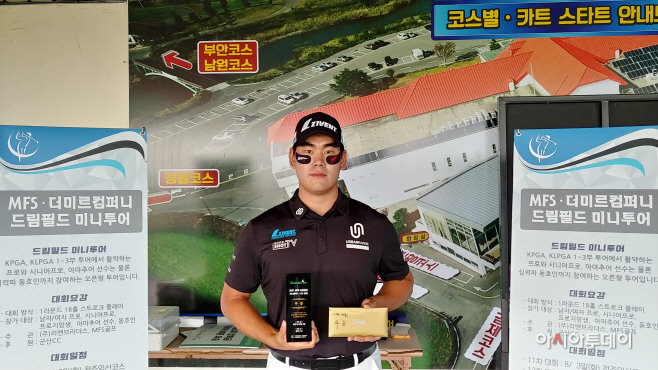 조우평