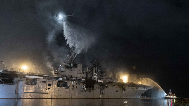 Navy Ship Fire <YONHAP NO-0200> (AP)
