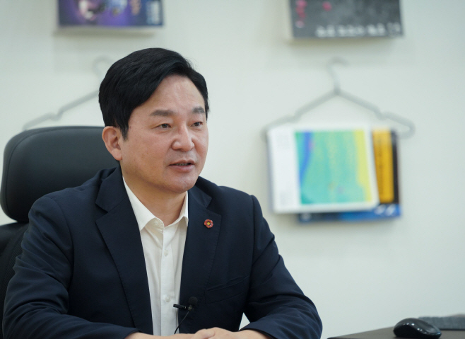 감사 인사 전하는 원희룡 제주지사<YONHAP NO-1408>