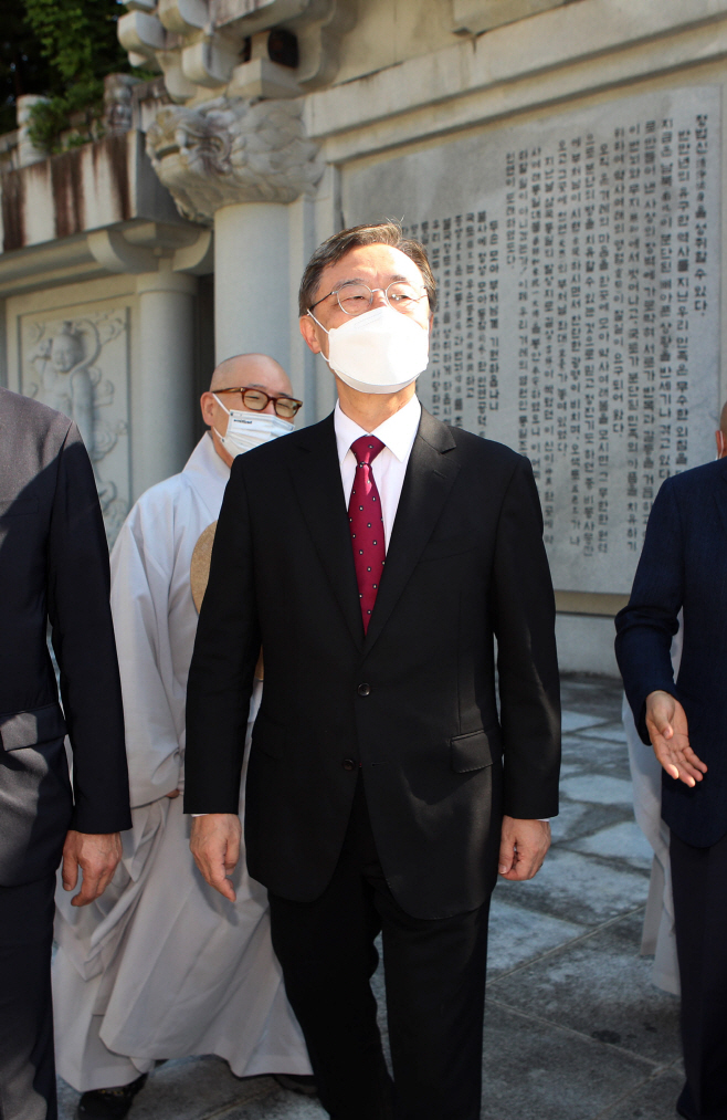 팔공산 동화사 찾은 최재형