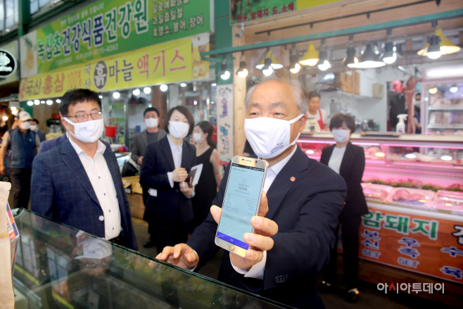 [사진자료1] 도마큰시장 장보기