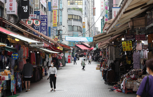 '사회적 거리두기' 4단계 첫날, 남대문시장