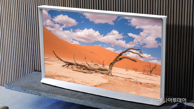 2020-TV-The-Serif-QLED-Technology-KV-31-PC