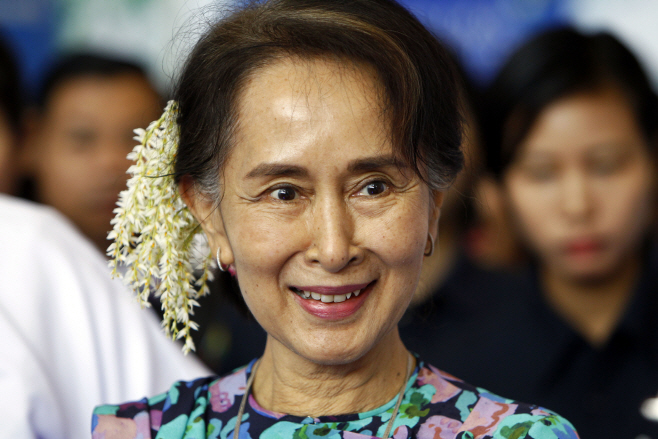 Myanmar Suu Kyi <YONHAP NO-1425> (AP)