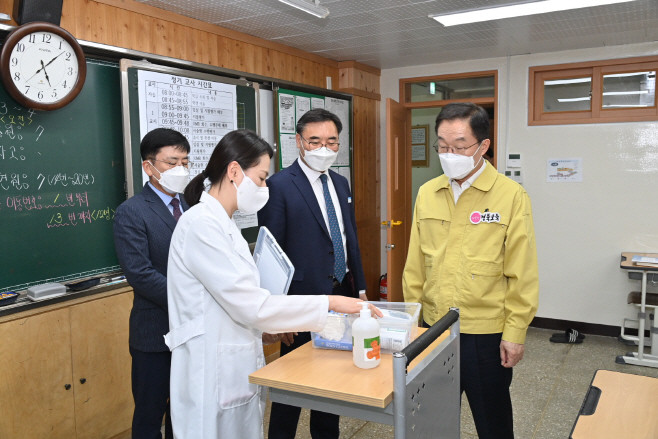 경주 문화고등학교를 방문해 학교 방역 현장 점검